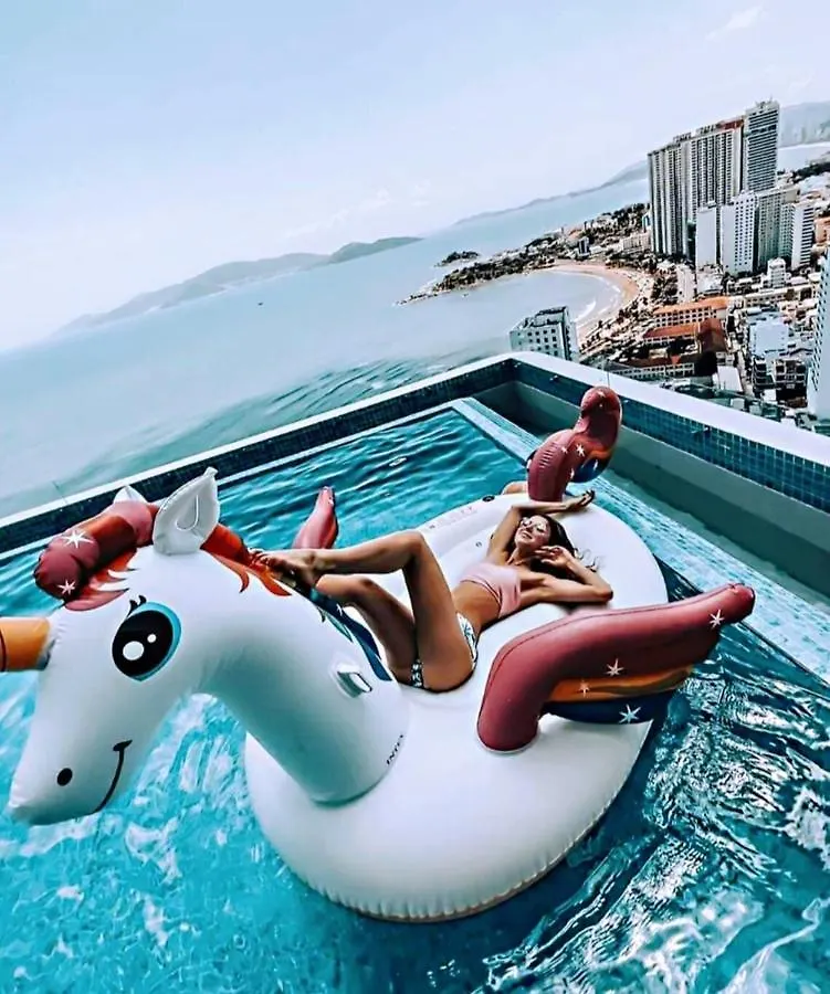 Beachfront Scenia Bay Apartment 芽庄 越南