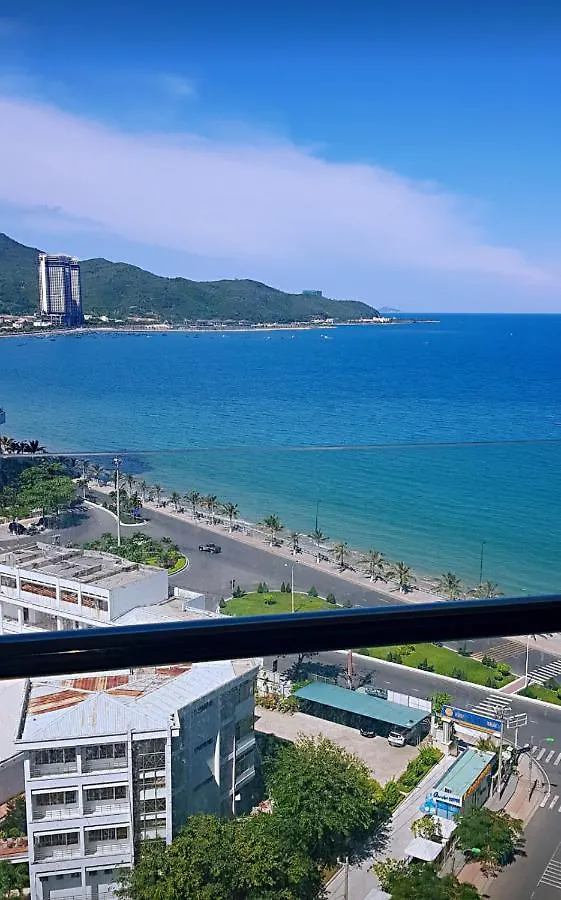 Beachfront Scenia Bay Apartment 芽庄