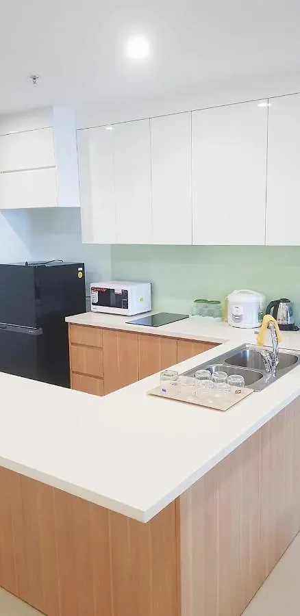 Beachfront Scenia Bay Apartment 芽庄