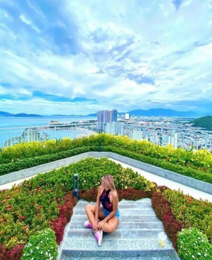 Beachfront Scenia Bay Apartment 芽庄
