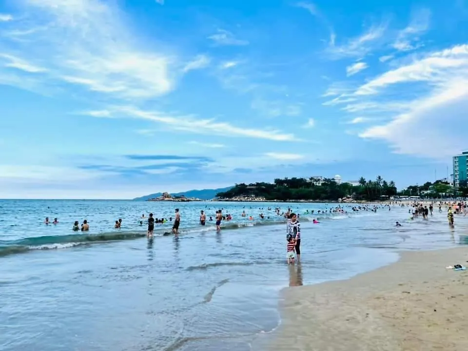 Beachfront Scenia Bay Apartment 芽庄