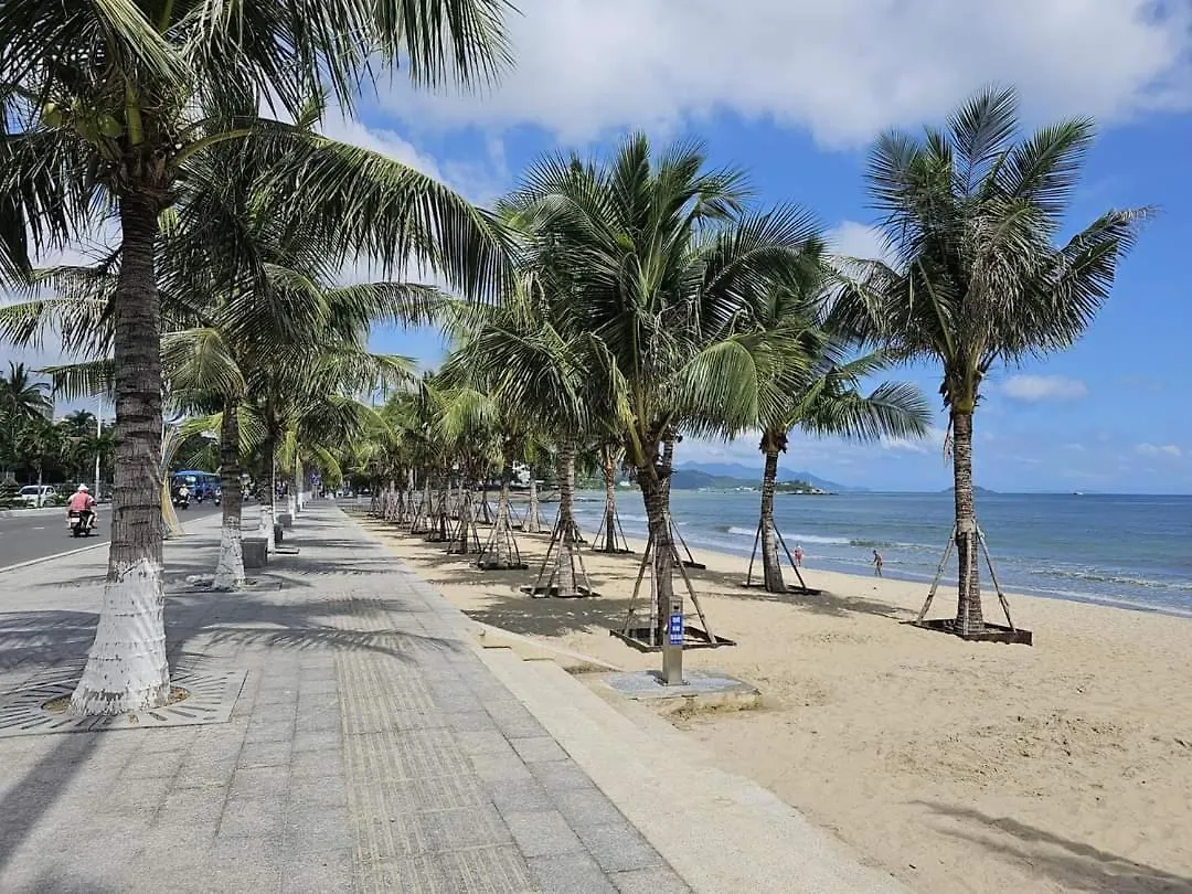 Beachfront Scenia Bay Apartment 芽庄