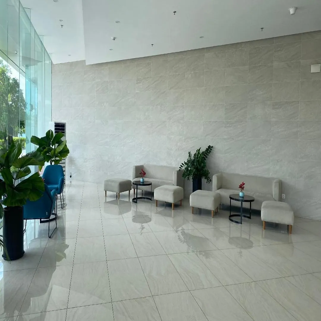 Beachfront Scenia Bay Apartment 芽庄