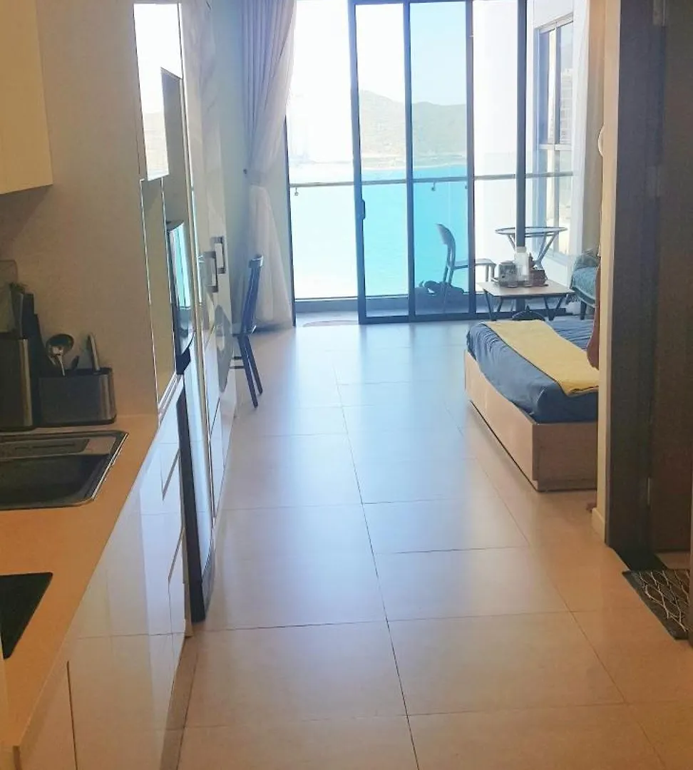 Beachfront Scenia Bay Apartment 芽庄 0*,  越南