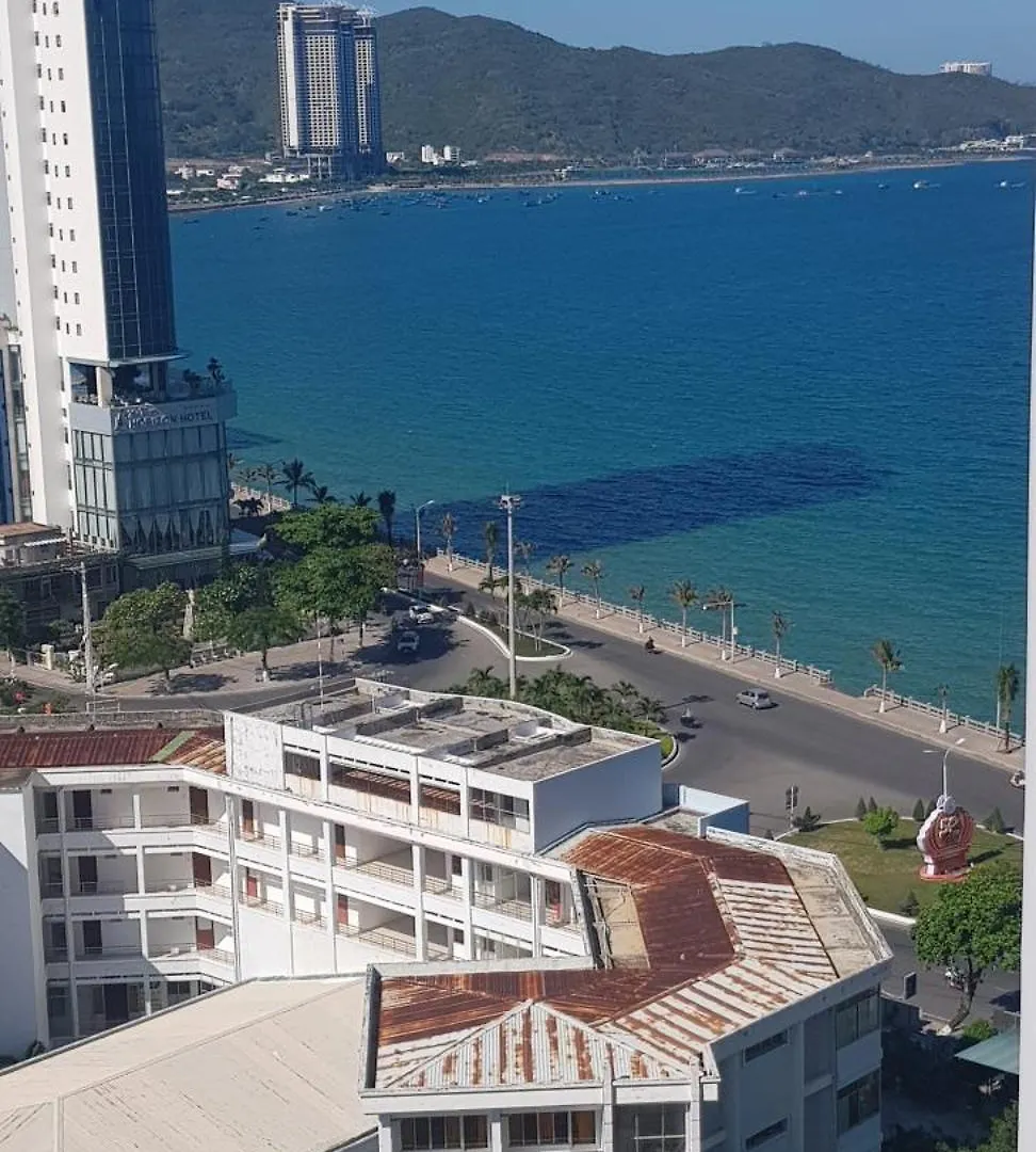 Beachfront Scenia Bay Apartment 芽庄
