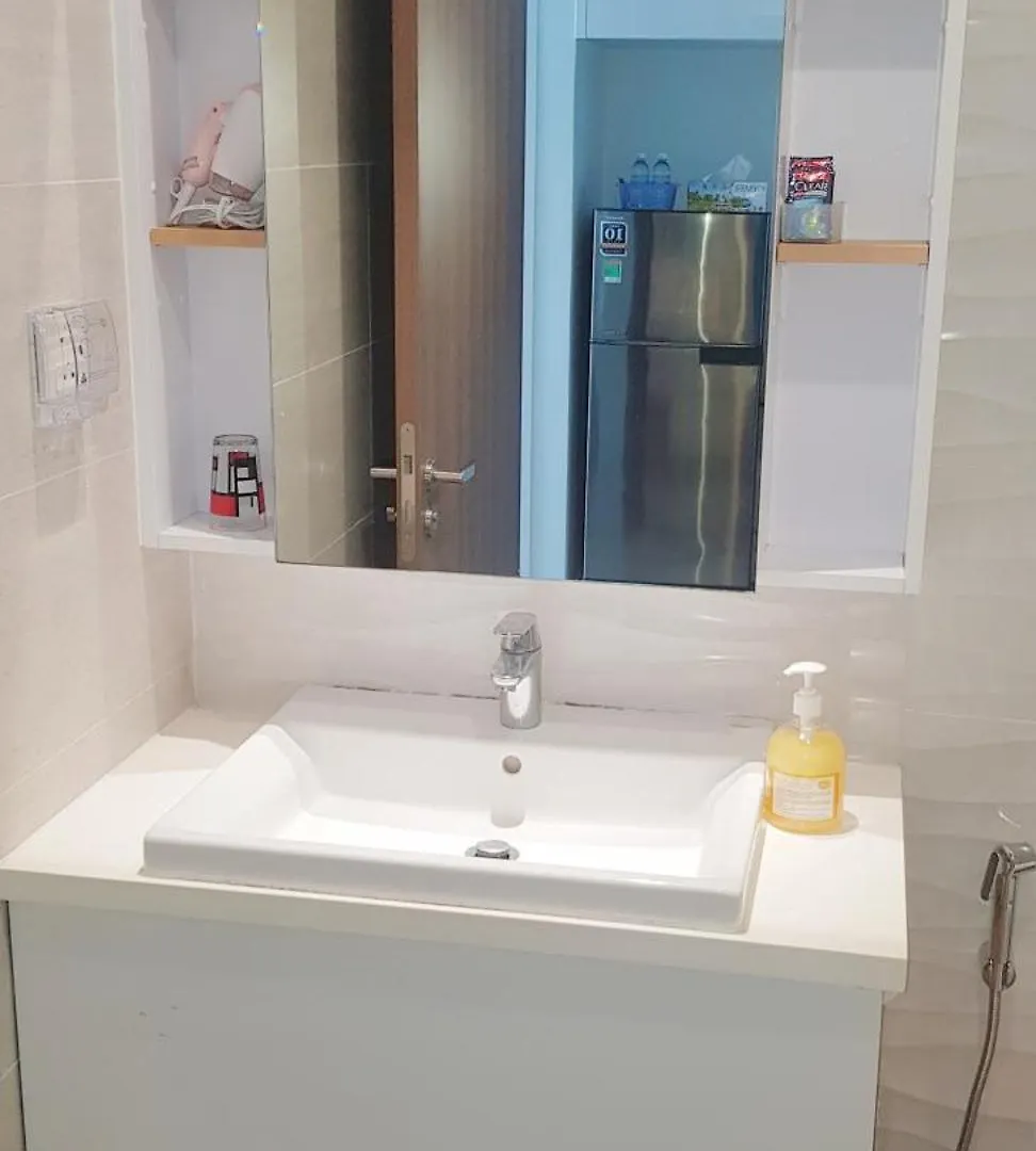 Beachfront Scenia Bay Apartment 芽庄